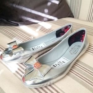 Ted Baker bow ballet flats. Metallic silver with rose gold metal accent. Sz. 9.